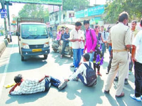Uproar in SSC exam in meerut